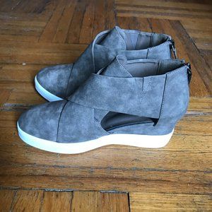 Senna Beige Wedge ankle boot by Journee size 9 NEW